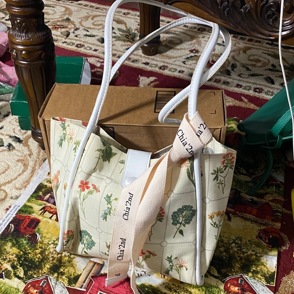 🌼 Floral Canvas Tote Bag – White Handles – NEW